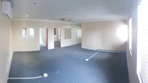 85 Lenchen Ave, Die Hoewes